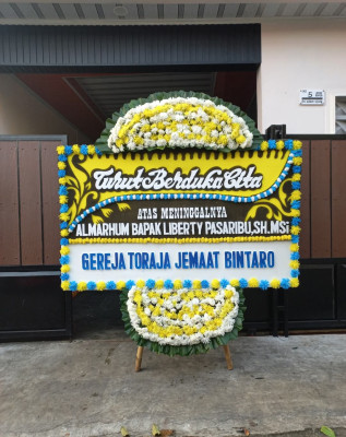 Papan Bunga Duka di Tahuna Timur